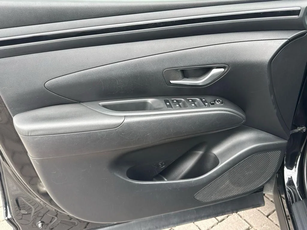 Used 2023 Black Hyundai SEL image 13