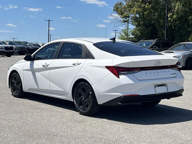 Used 2023 White Hyundai Blue image 11