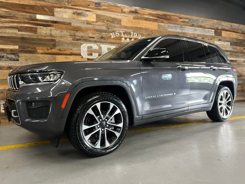 Used 2022 Gray Metallic Jeep Overland image 14