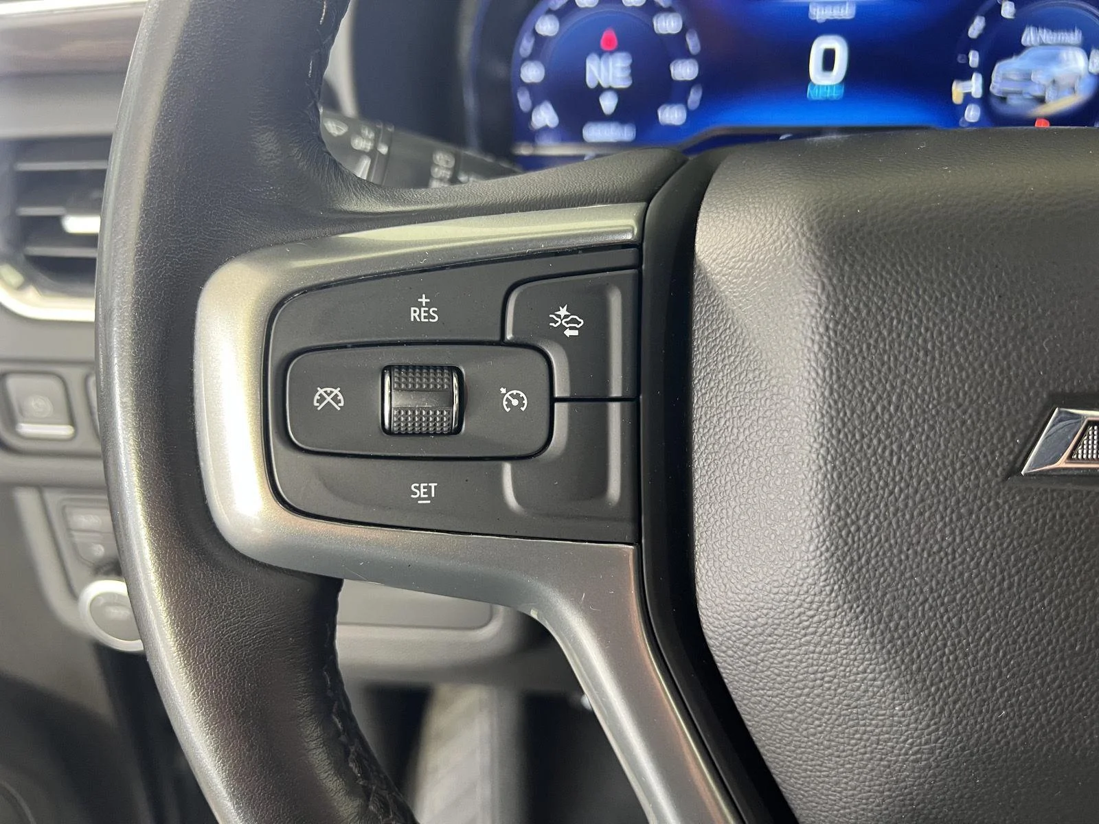 Used 2022 Satin Steel Metallic Chevrolet Z71 image 13