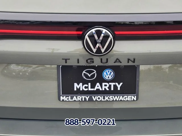 New 2026 Avocado Green w/Deep Black Roo Volkswagen 2.0T SE R-Line Black image 11