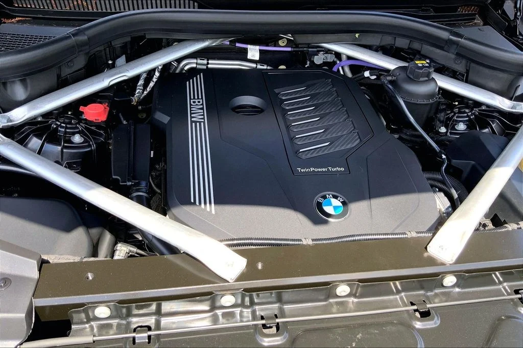 Used 2023 Gray BMW xDrive40i image 30