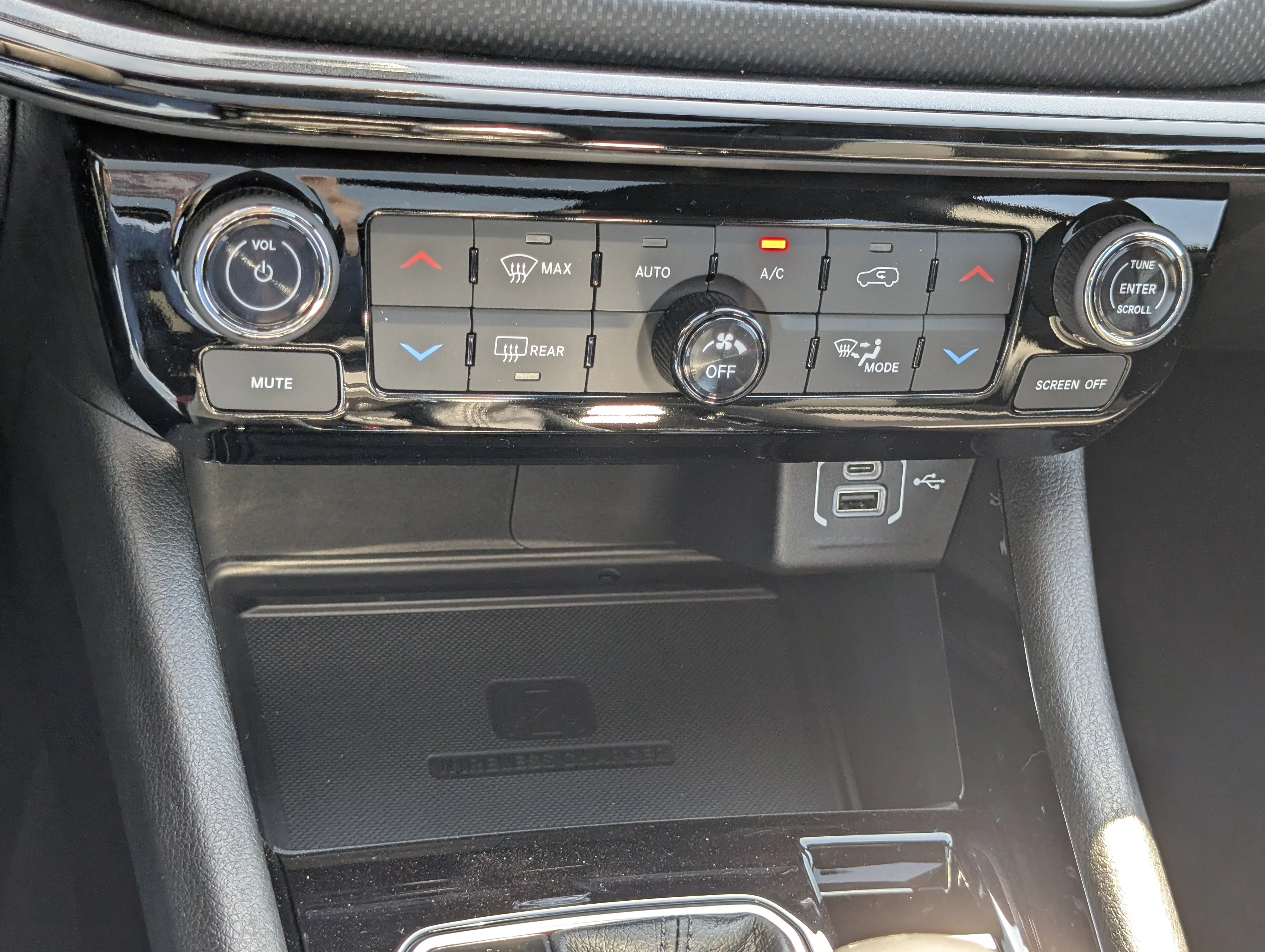 New 2026 Diamond Black Crystal Pearl Jeep North image 32