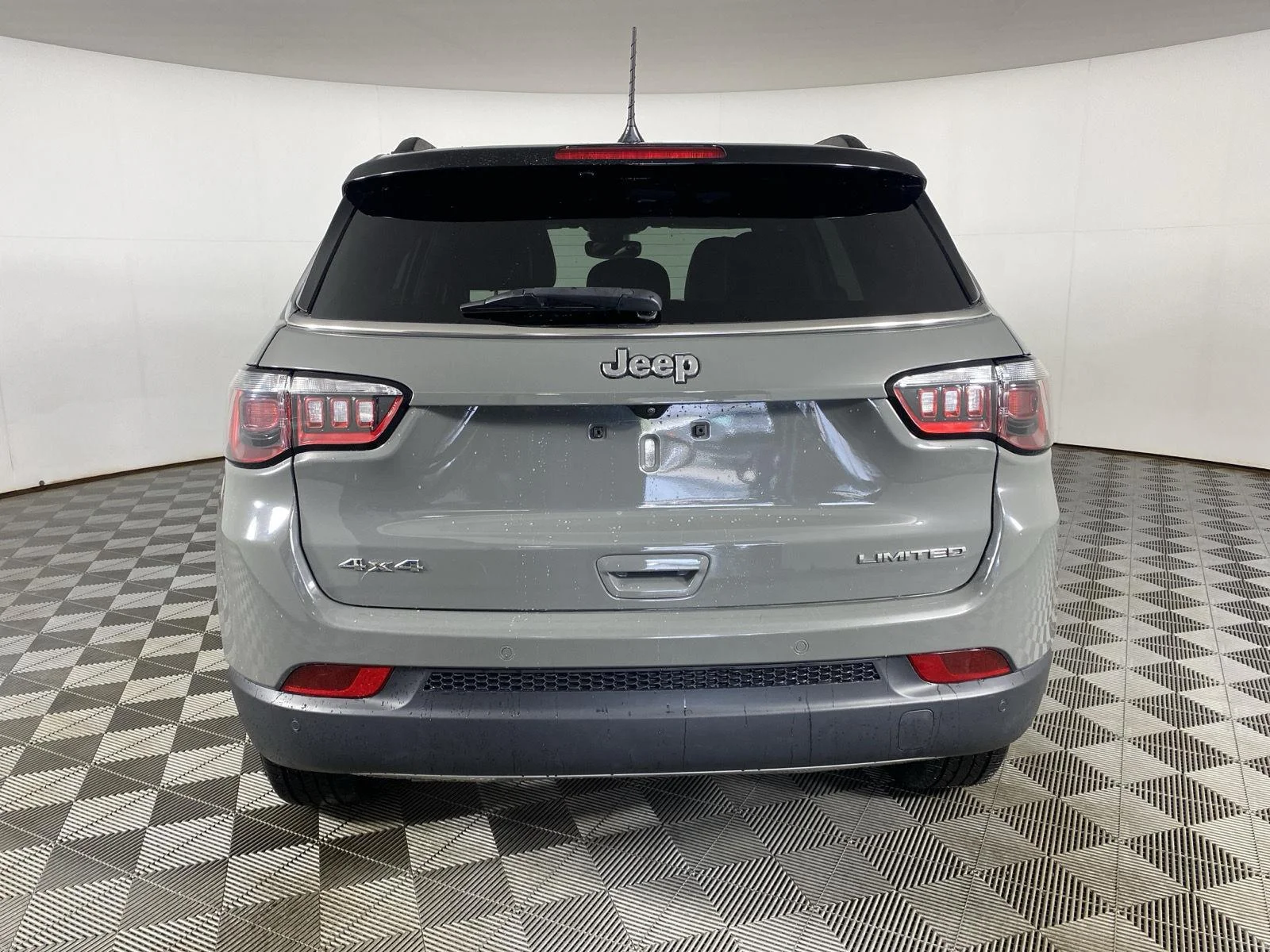 Used 2024 Sting-Gray Clearcoat Jeep Limited image 6