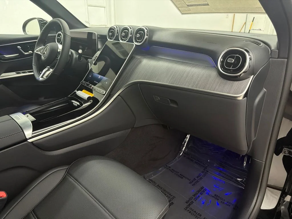 New 2027 Black Mercedes-Benz GLC 300 image 27