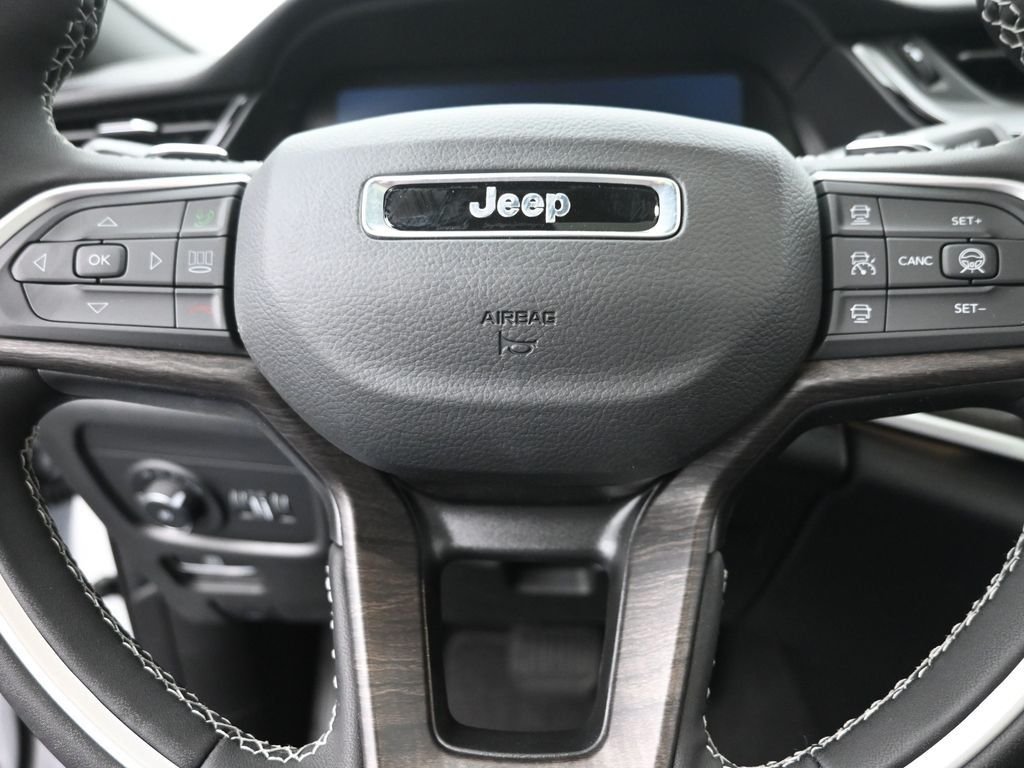 New 2026 Bright White Clear-Coat Exterior Paint Jeep Limited image 21