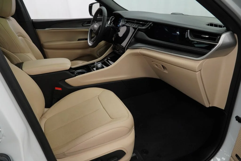 Used 2022 White Jeep 4xe image 50