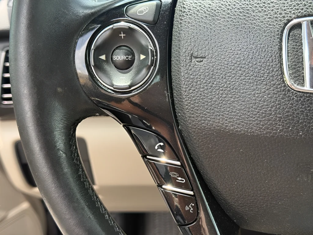 Used 2014 Modern Steel Metallic Honda Touring image 16