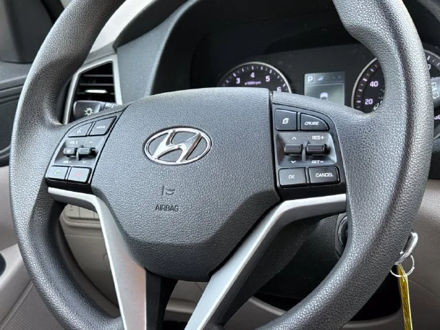 Used 2017 Molten Silver Hyundai SE image 11