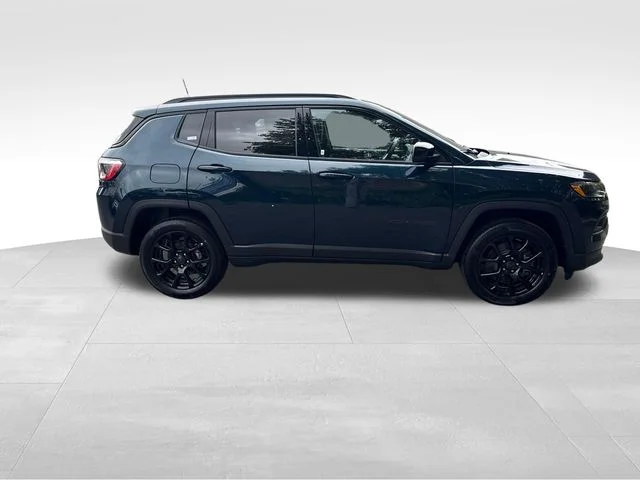 New 2026 Fathom Blue Pearl-Coat Exterior Paint Jeep Latitude image 8
