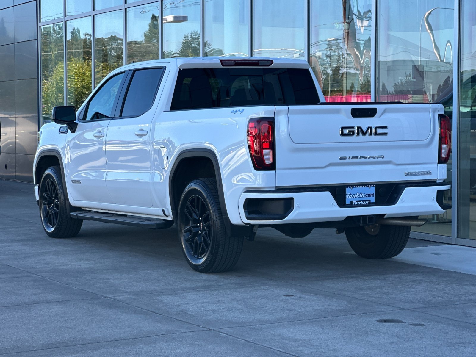 Used 2025 Summit White GMC Elevation image 6