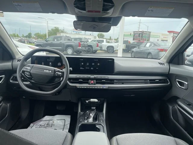 2025 Kia K4 LXS - Photo 38