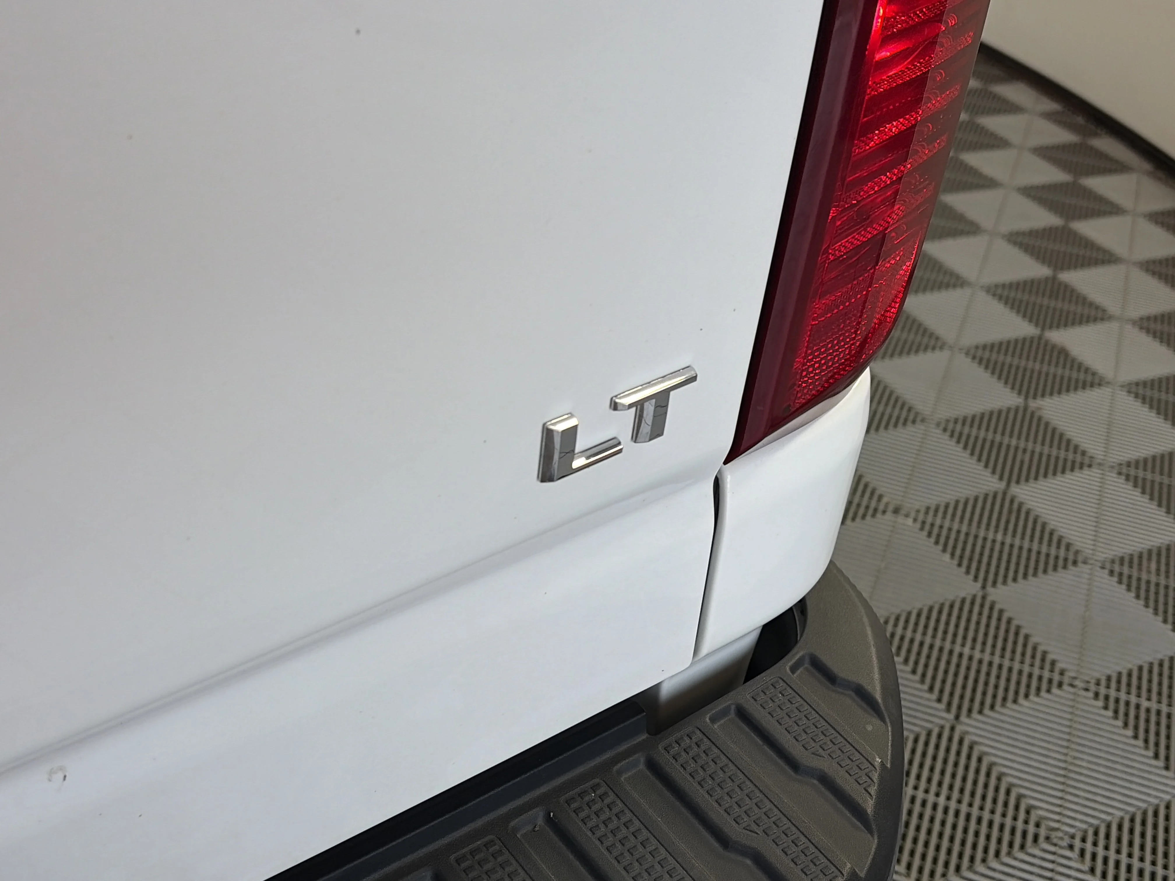 Certified Used 2025 Summit White Chevrolet LT image 16