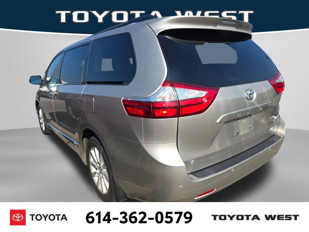 Used 2017  Toyota XLE image 4