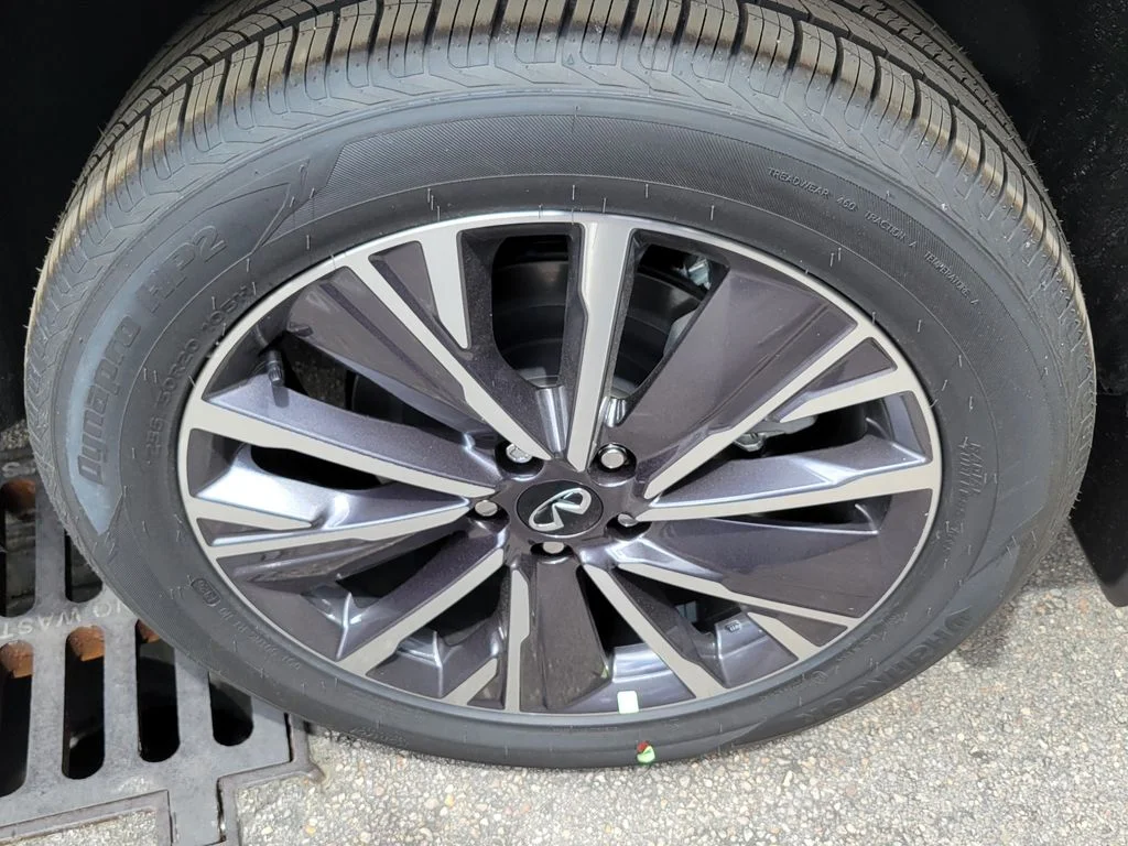 New 2027 MINERAL BLACK INFINITI Luxe FWD image 7