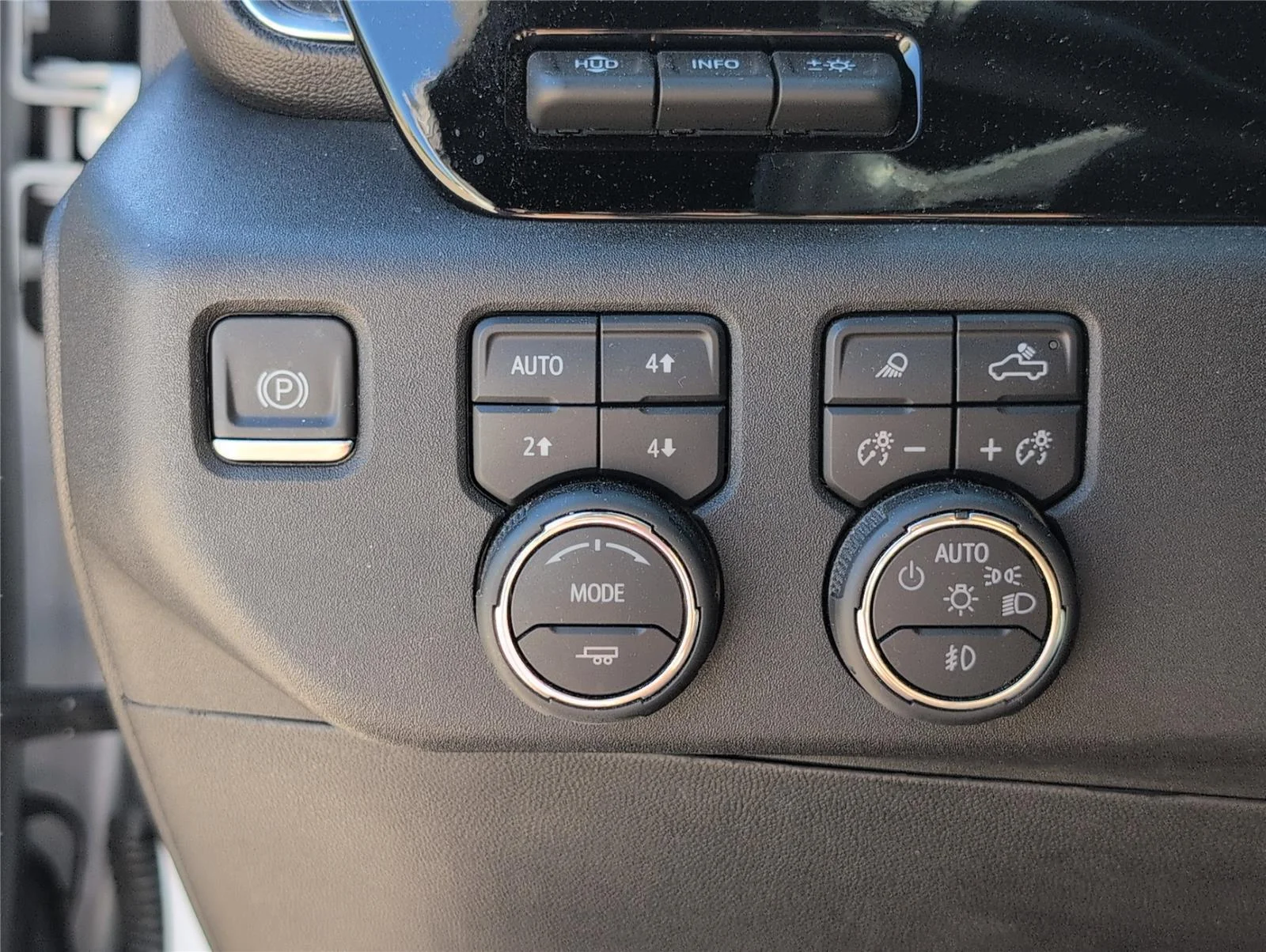 Used 2024 Summit White Chevrolet High Country image 27