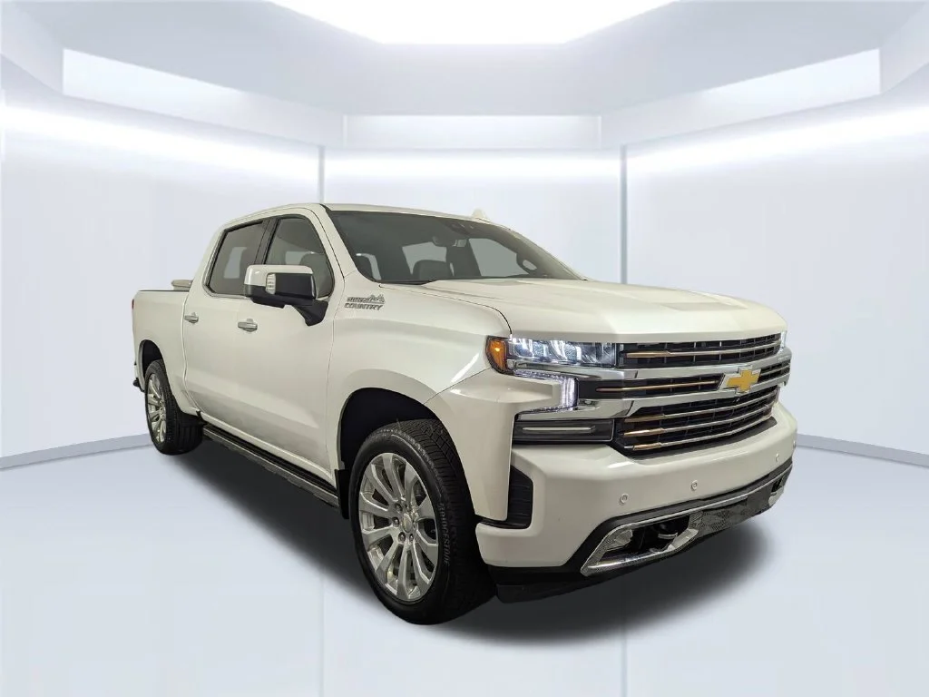 Used 2022 Beige Chevrolet High Country image 4