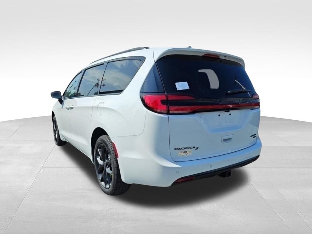 New 2027 Bright White Clear-Coat Exterior Paint Chrysler Limited image 3
