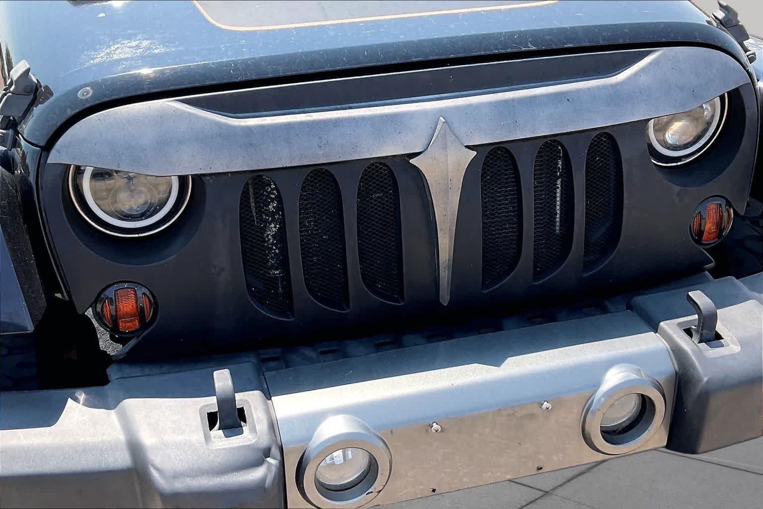Used 2011 Black Clearcoat Jeep Mojave image 25