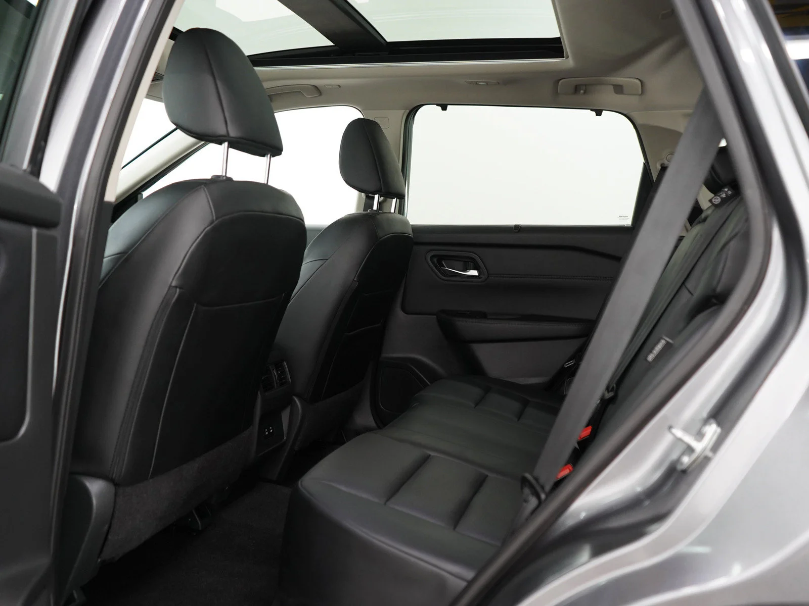 Used 2024 Gun Metallic Nissan SV image 18