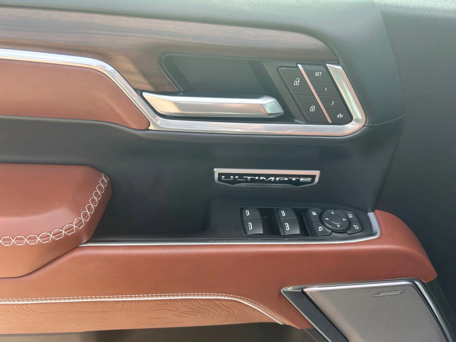 Used 2025 Silver GMC Denali Ultimate Crew Cab image 17