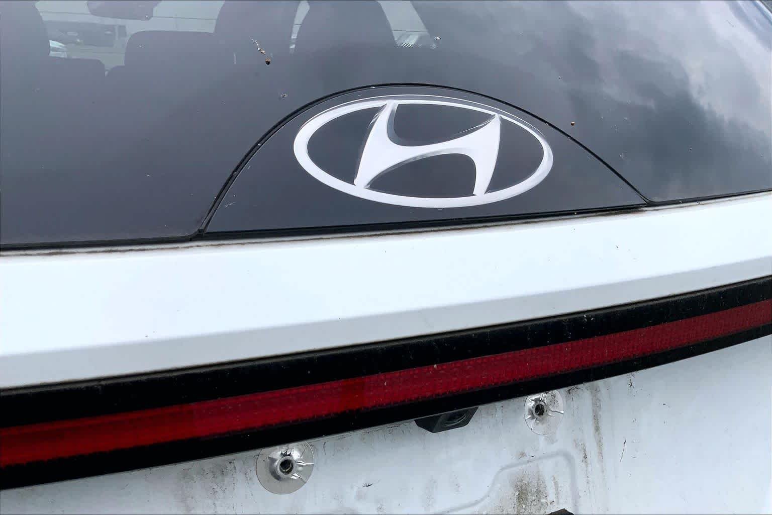 Used 2022 Quartz White Hyundai SEL image 10