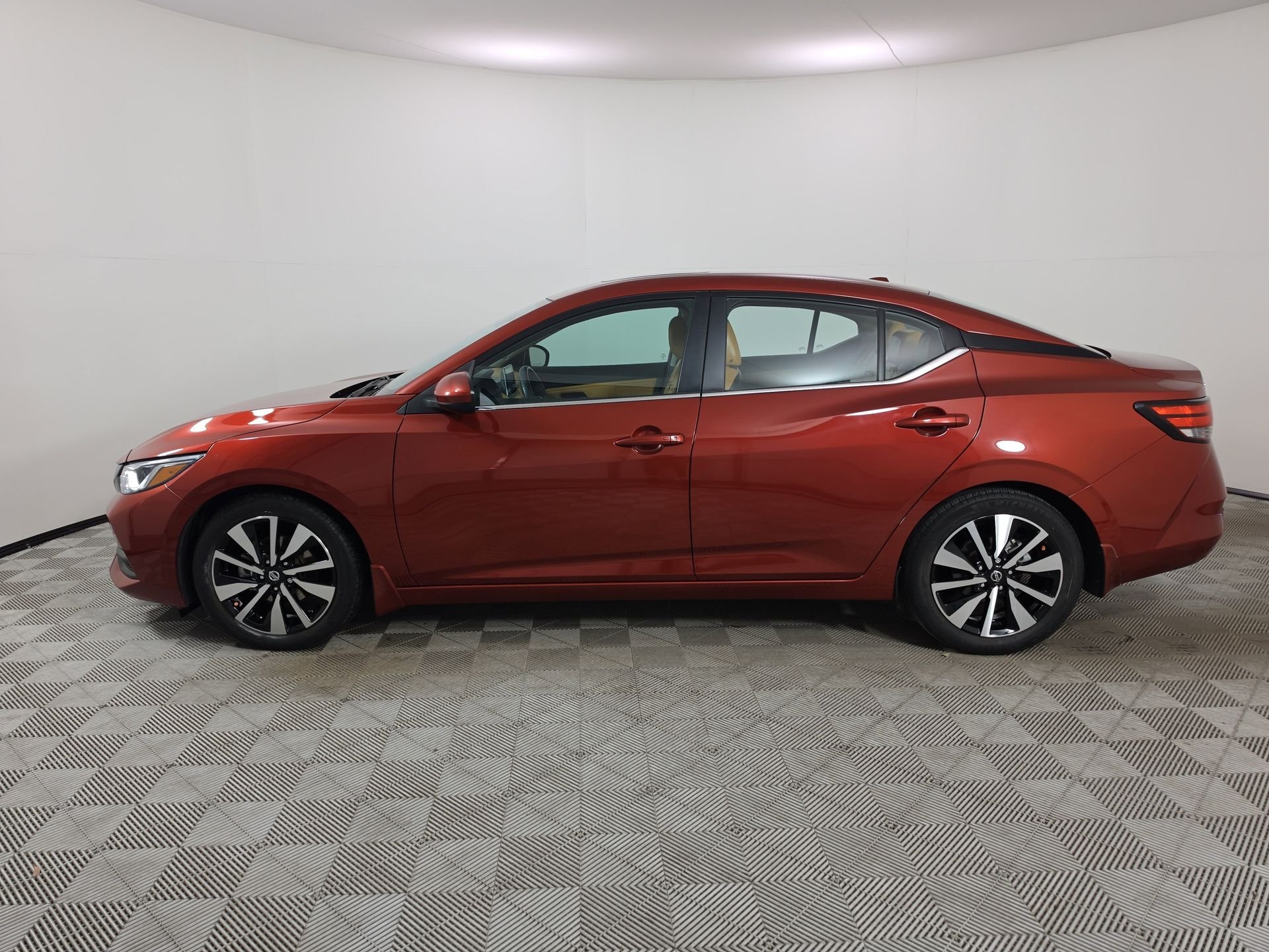Used 2022 Red Nissan SV image 4
