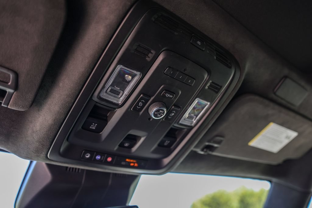 Used 2022 BLACK RAVEN Cadillac Sport Platinum image 21