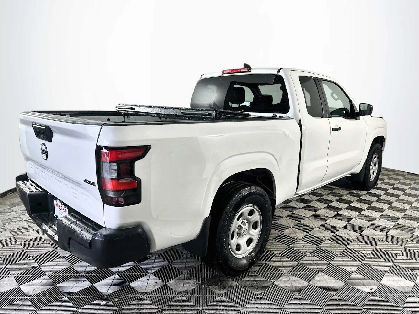 Used 2022 Glacier White Nissan S image 4