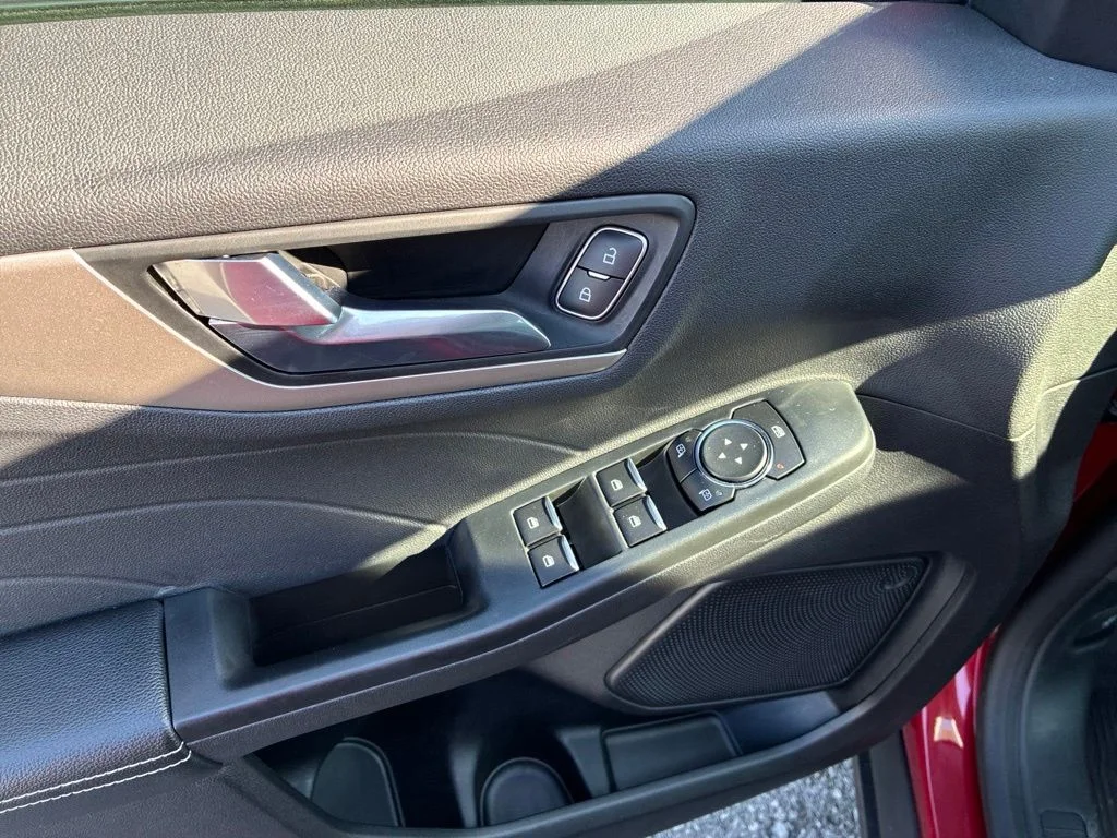 Used 2022 Red Ford SEL image 39