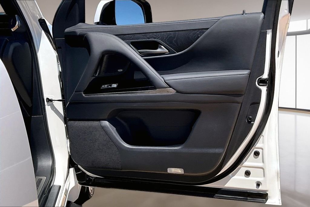 Used 2024 White Lexus 600 Luxury image 19