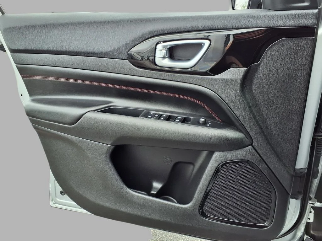 Used 2025 Silver Jeep Trailhawk image 19