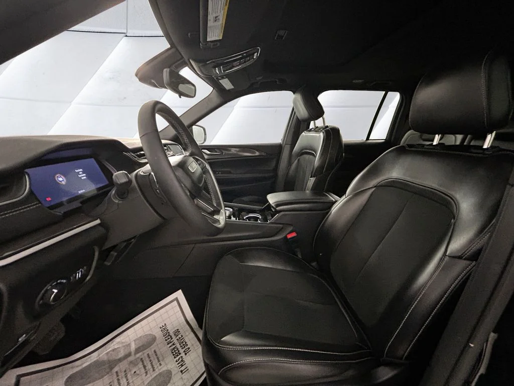 Used 2023 Black Jeep Altitude image 7