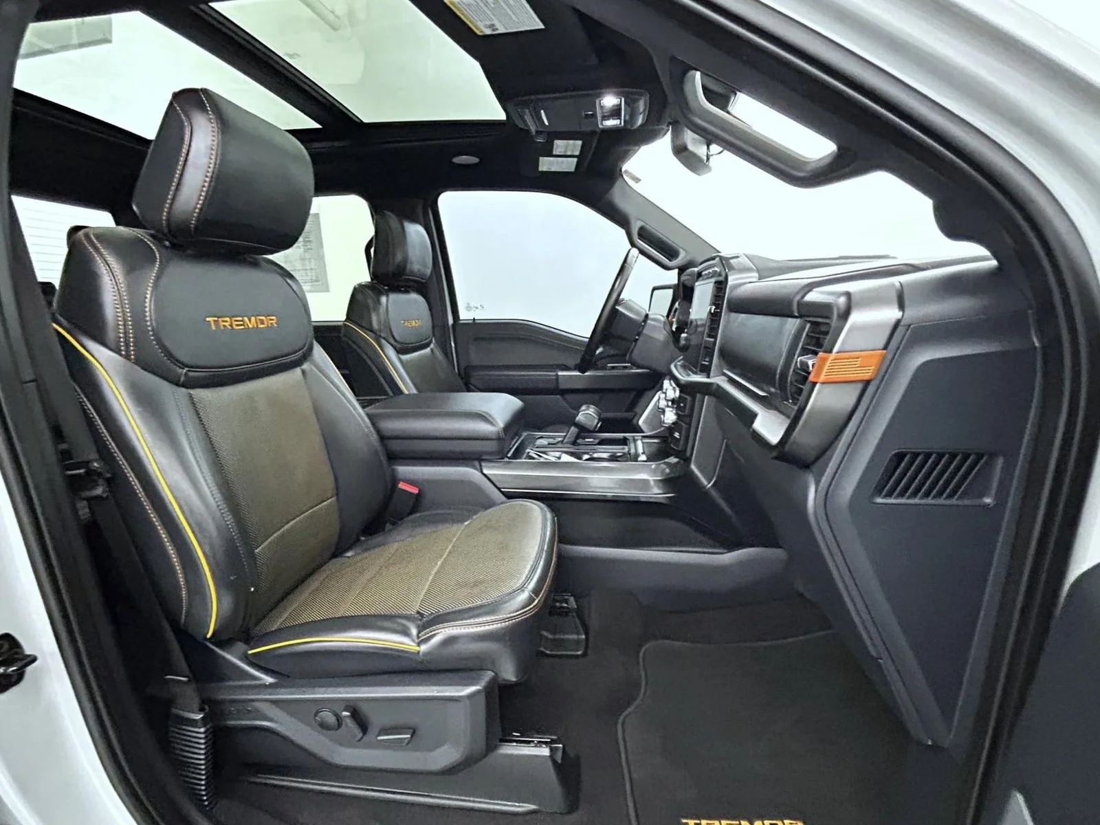 Used 2023 White Ford Tremor image 15