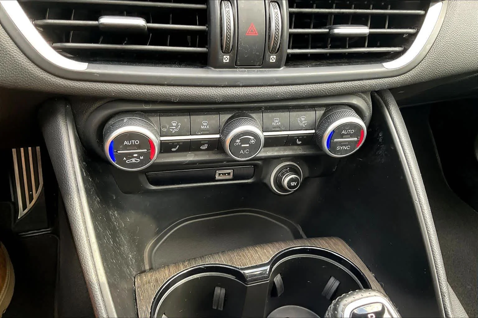 Used 2023 Moonlight Gray Metallic Alfa Romeo Ti image 32