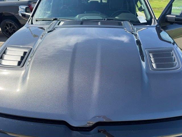 New 2026 Granite Crystal Metallic Clear-Coat Exterior Paint RAM LARAMIE image 40