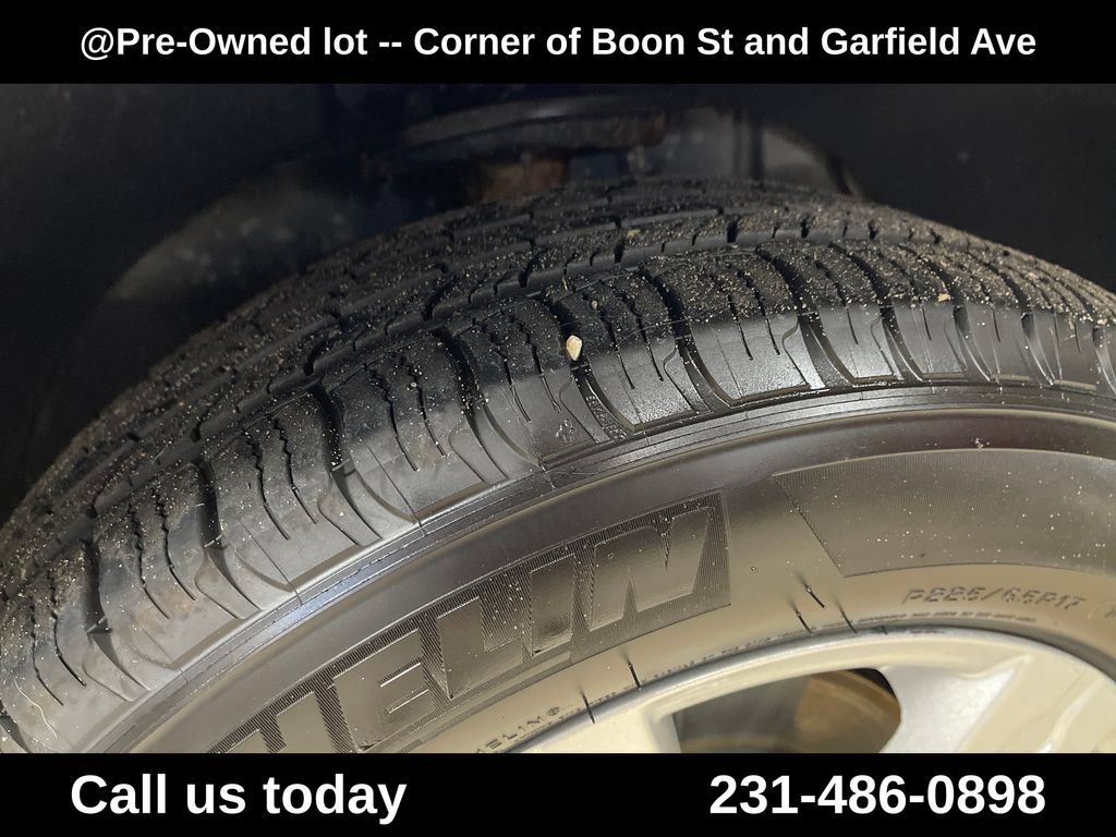 Used 2014 Quicksilver Metallic GMC SLT image 13
