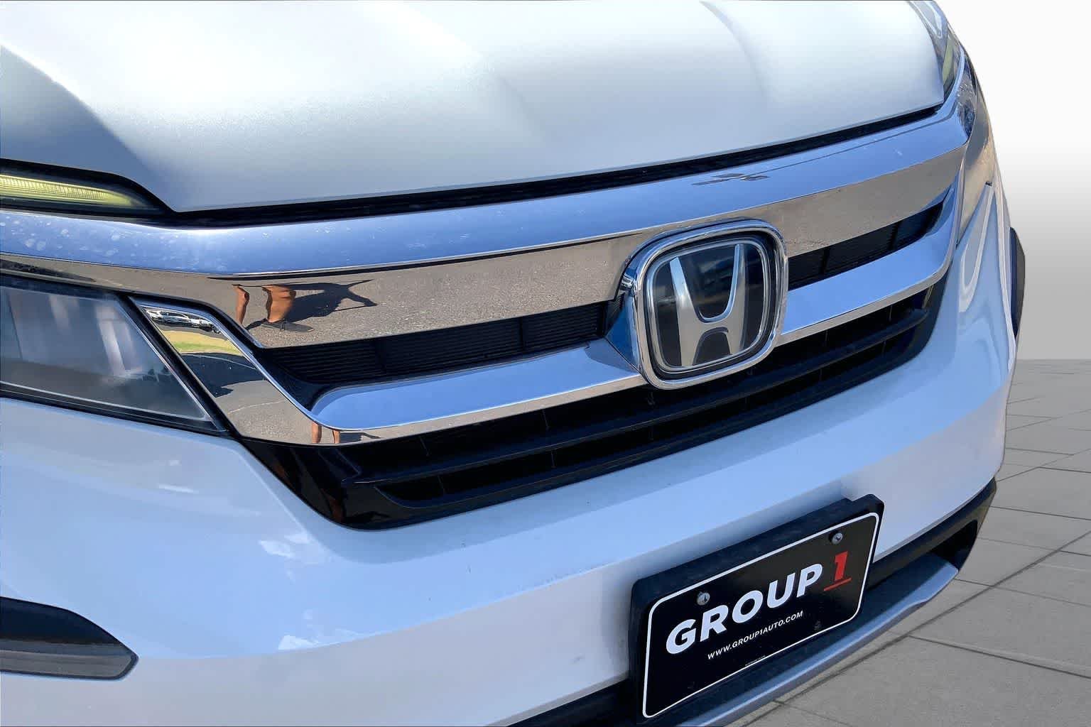 Used 2021 Platinum White Pearl Honda Touring 8-Passenger image 30