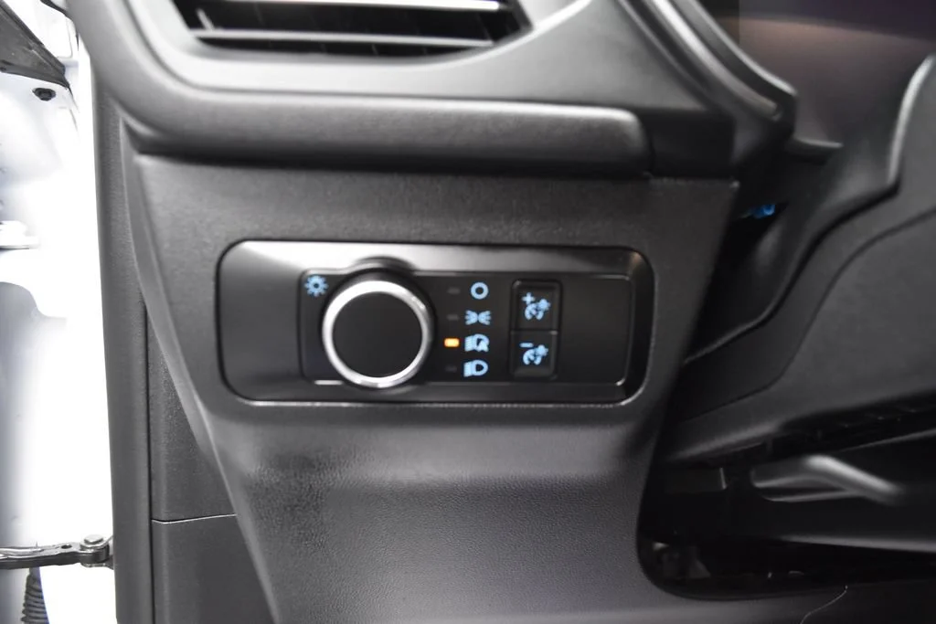 Certified Used 2025 Oxford White Ford Active image 15