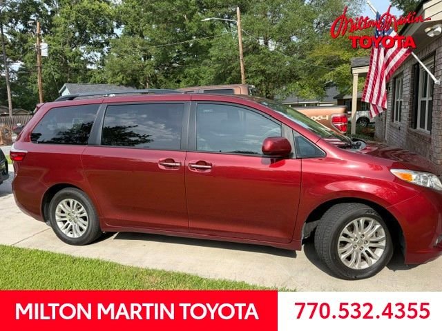 Used 2015 Red Toyota XLE Premium image 1