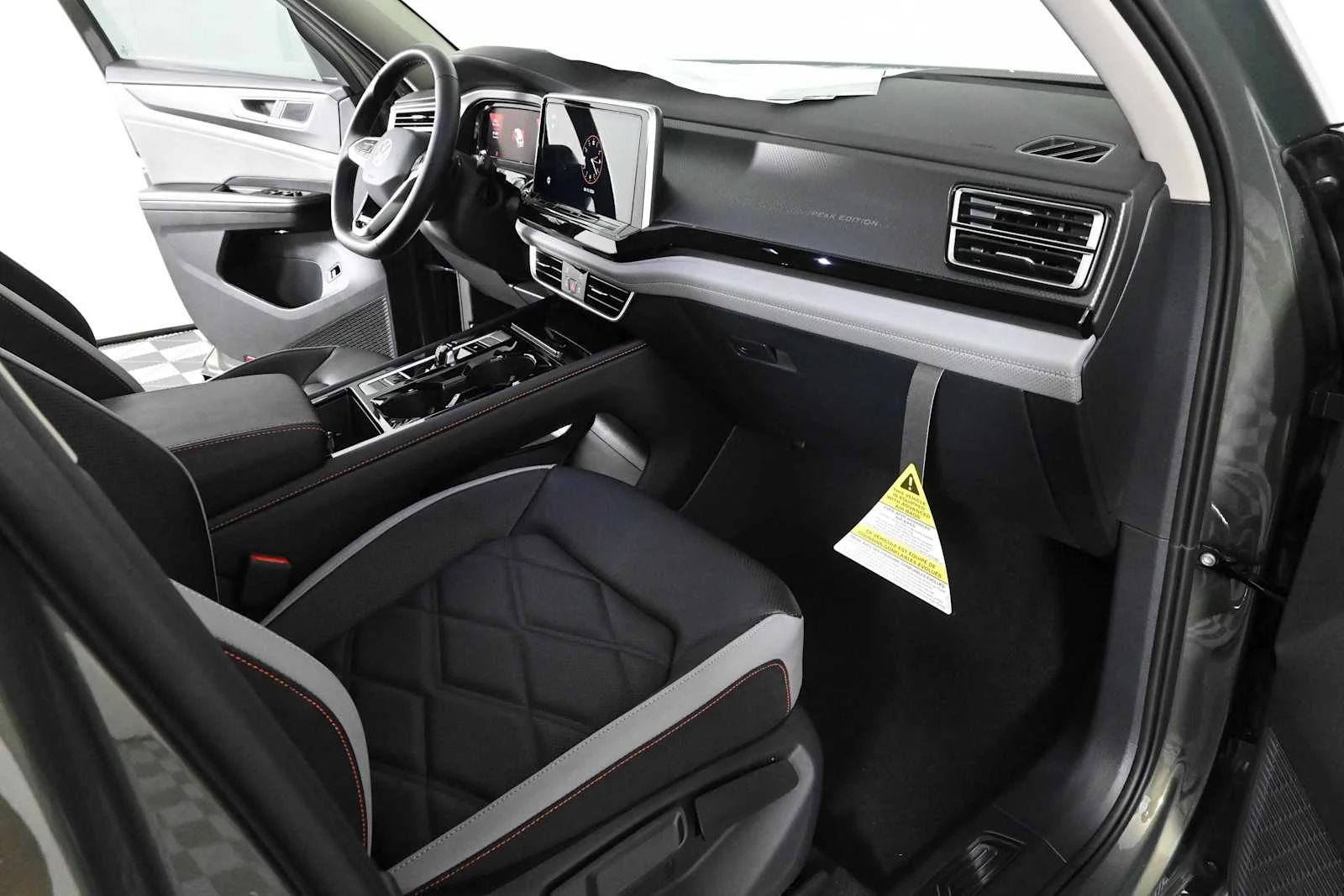 New 2026 Avocado Green Pearl Volkswagen 2.0T Peak Edition image 11