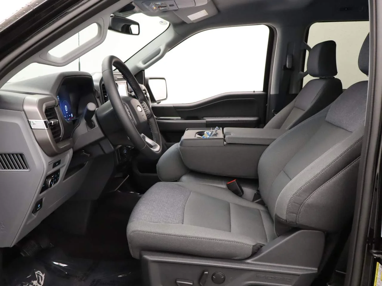 New 2026 Agate Black Metallic Ford XLT image 16