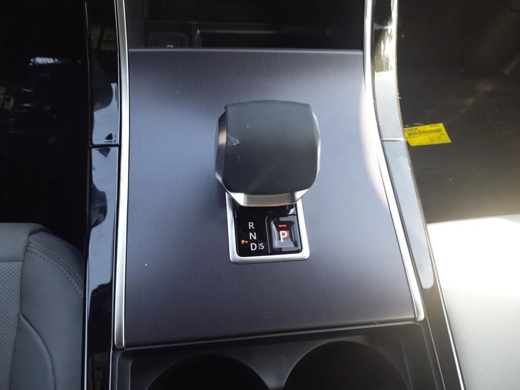 New 2026 Santorini Black LAND ROVER Dynamic SE image 18