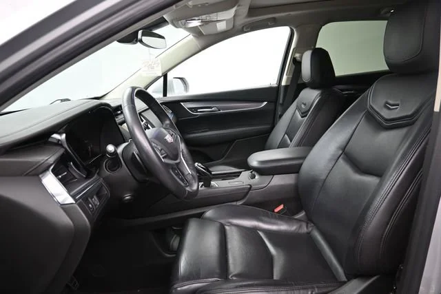 Used 2017 RADIANT SILVER METALLIC Cadillac Luxury FWD image 10