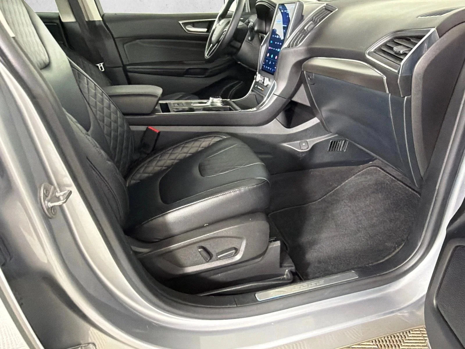 Used 2023 Silver Ford Titanium image 13