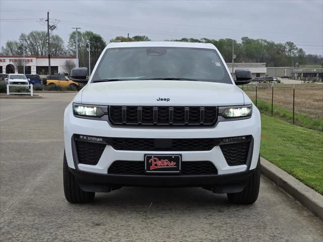 New 2026 Bright White Clear-Coat Exterior Paint Jeep Limited image 2