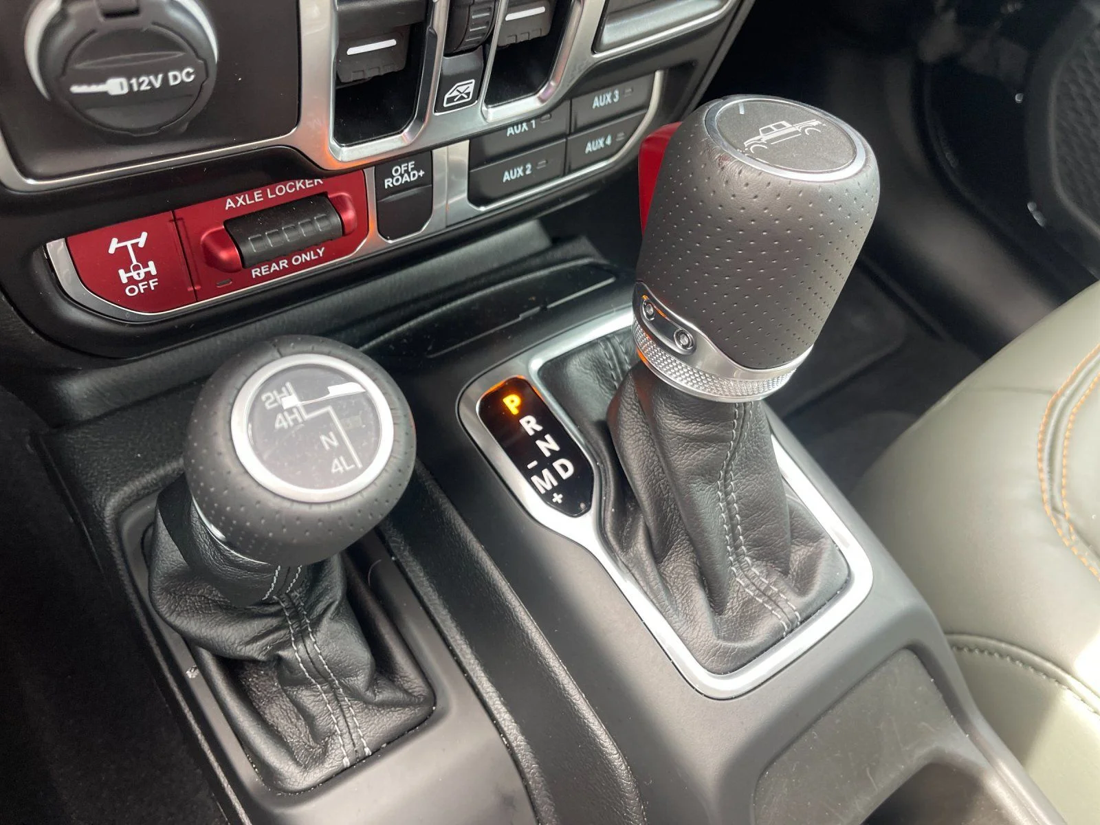 Used 2025 Black Jeep Mojave image 22