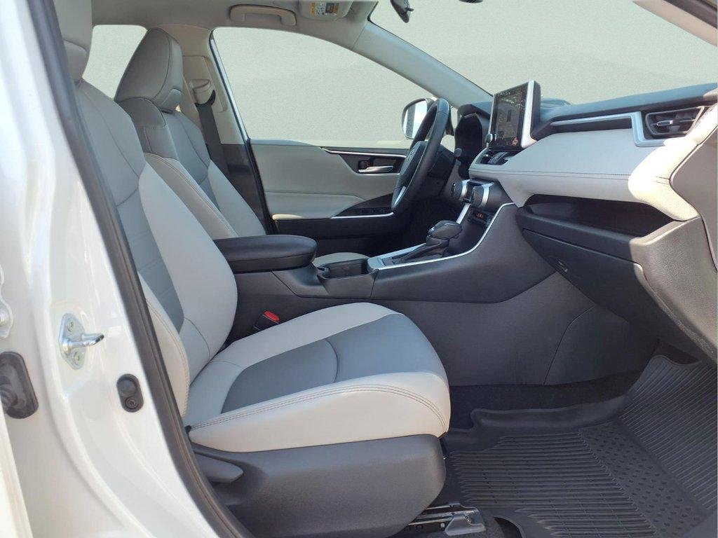 Used 2024 Wind Chill Pearl Toyota XLE Premium image 13