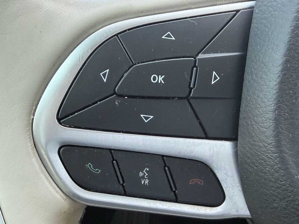 Used 2019 White Chrysler Limited image 31