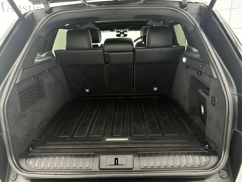 Used 2022 White Land Rover HSE Silver Edition image 31